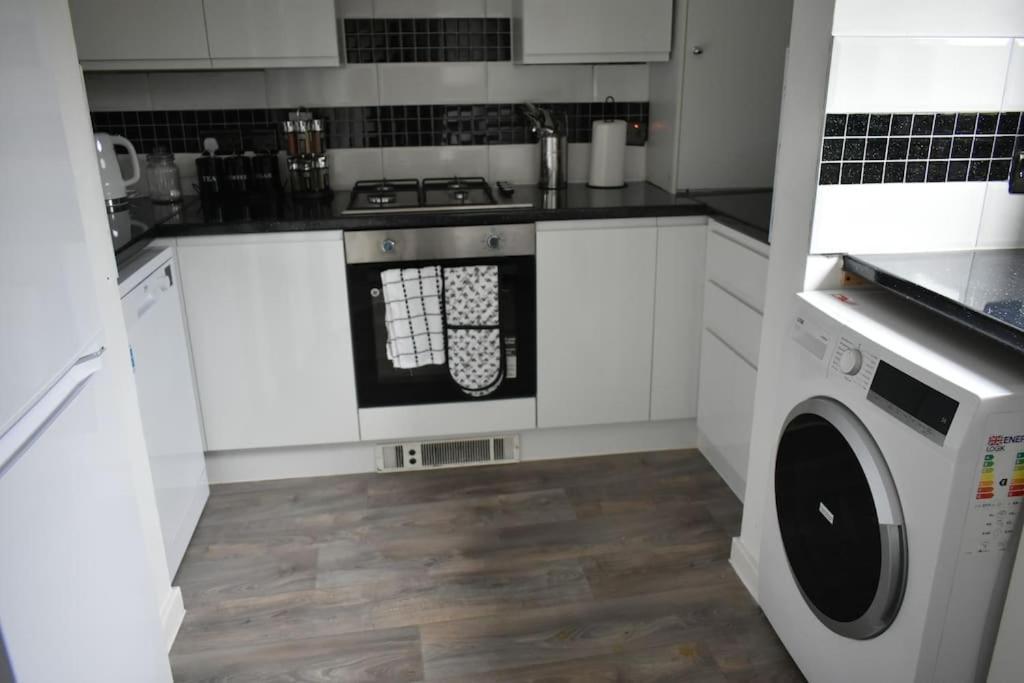 Tottenham Hotspurs Stays At The Gascoigne Suite ลอนดอน ภายนอก รูปภาพ
