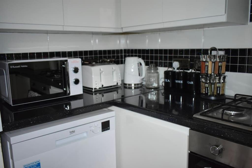 Tottenham Hotspurs Stays At The Gascoigne Suite ลอนดอน ภายนอก รูปภาพ